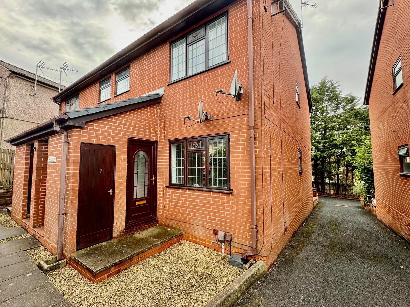 Flat Hawbush Road in Dudley