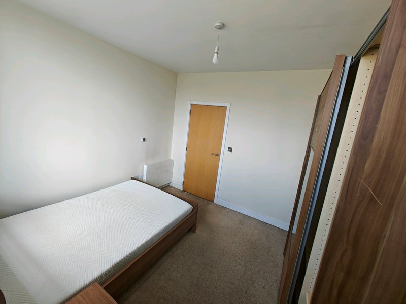 Room Albert Basin Way in Greater London