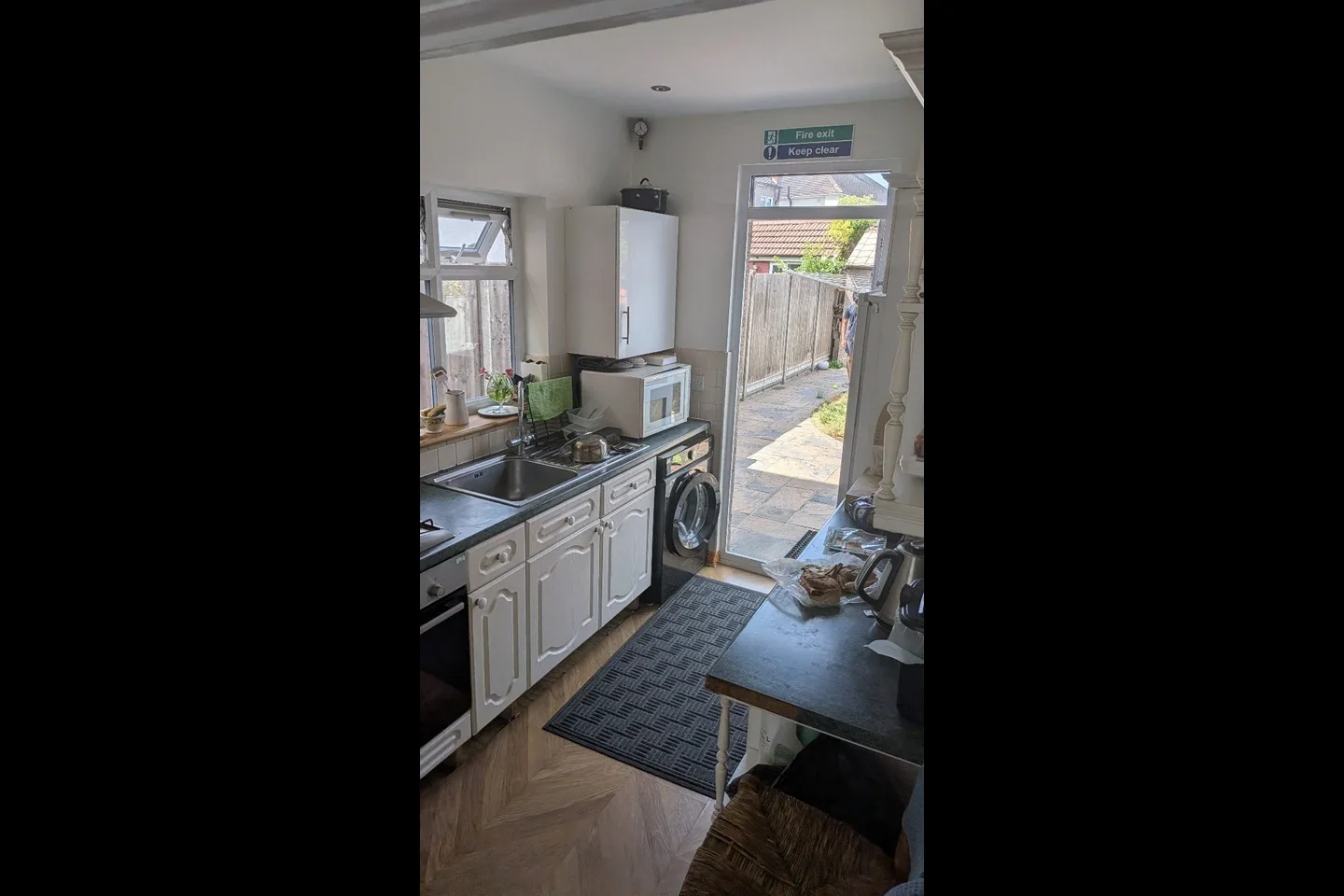 Room Dorchester Avenue in Greater London