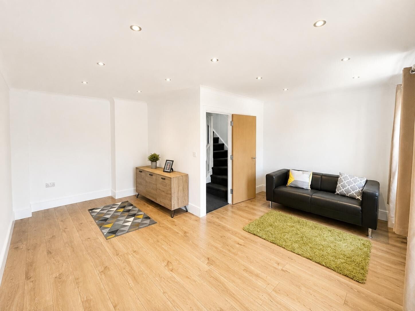 House Johnson Court in Far Cotton
