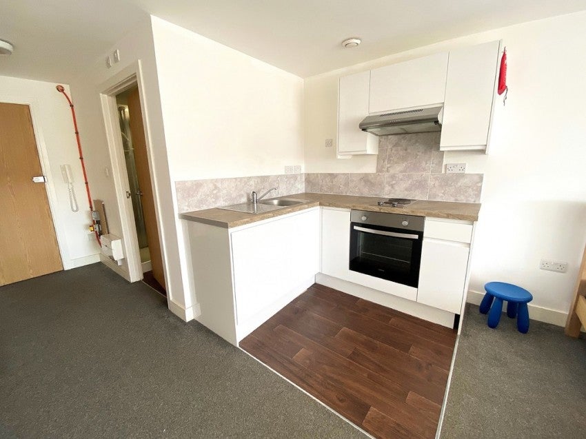 Flat Paradise Street in Portsmouth