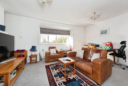 Flat Petersham Road in Greater London