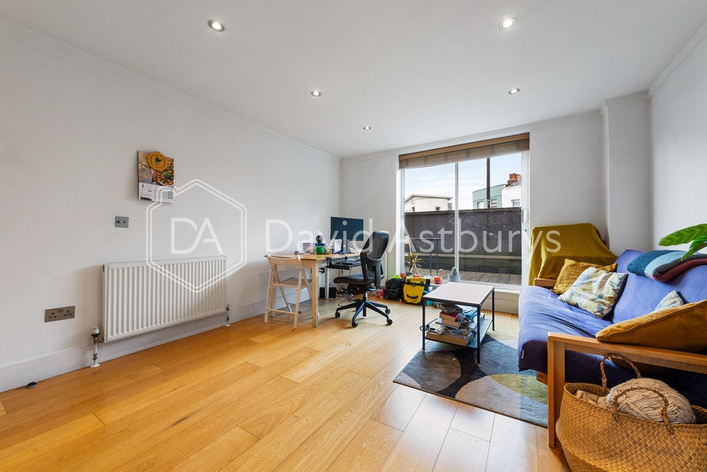 Flat Liverpool Road in Greater London