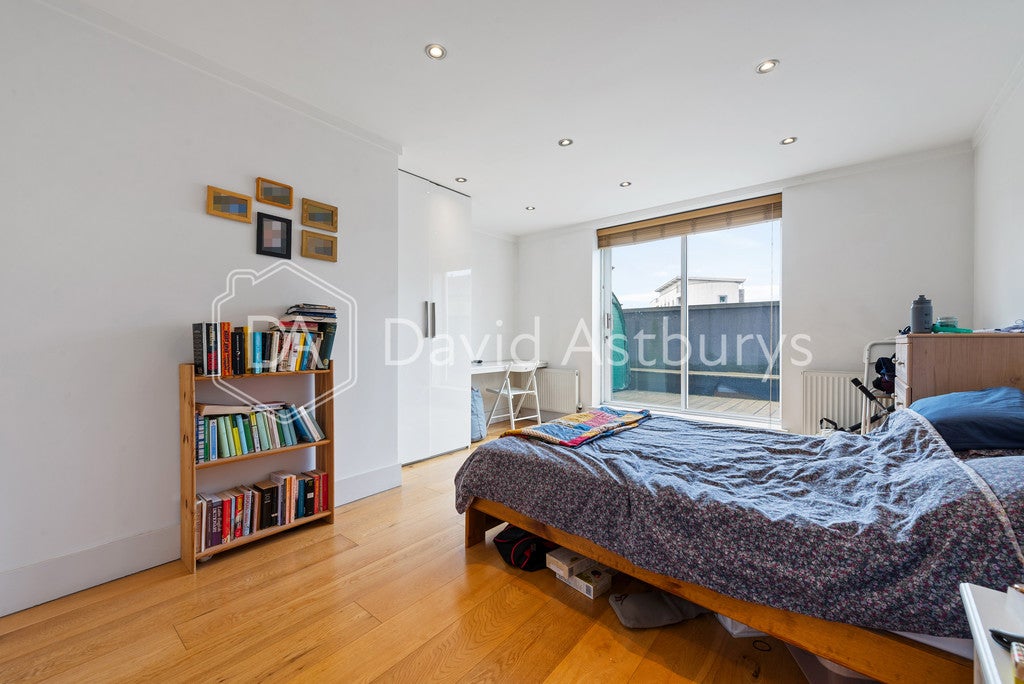 Flat Liverpool Road in Greater London