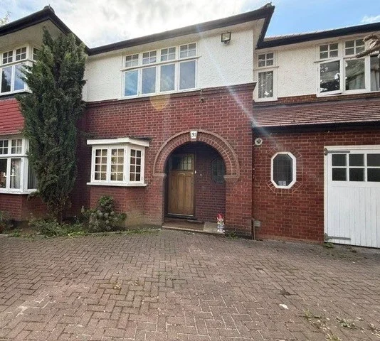 House Barn Rise in Greater London