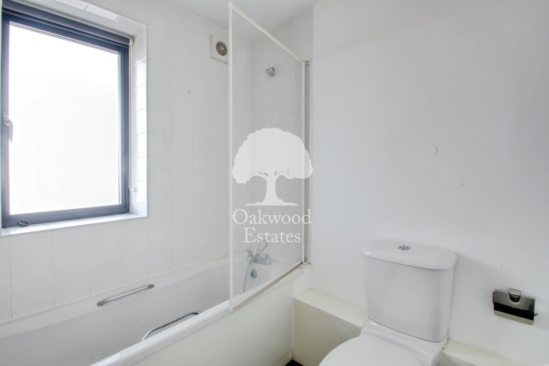 Flat Meadfield Road in Slough