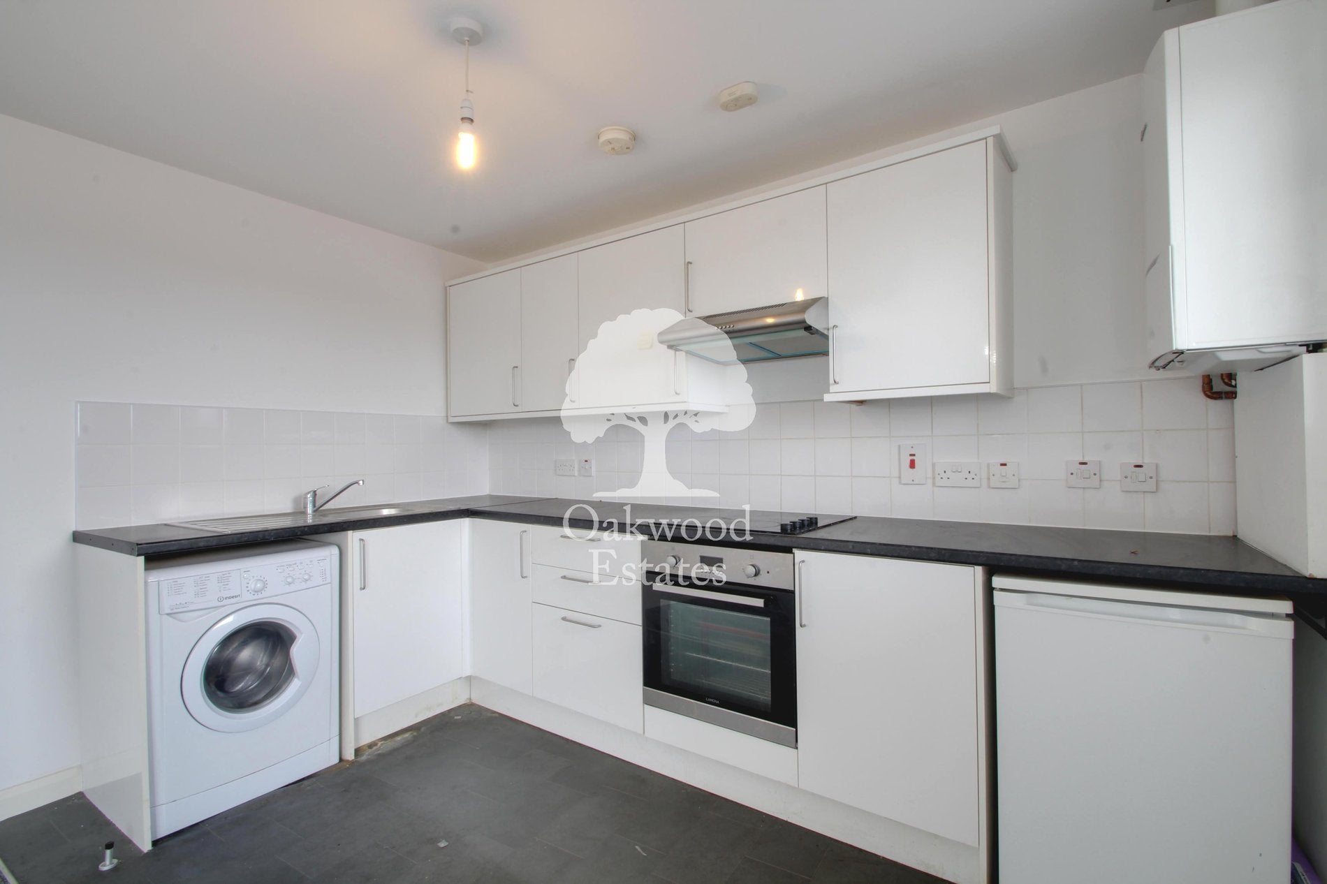 Flat Meadfield Road in Slough