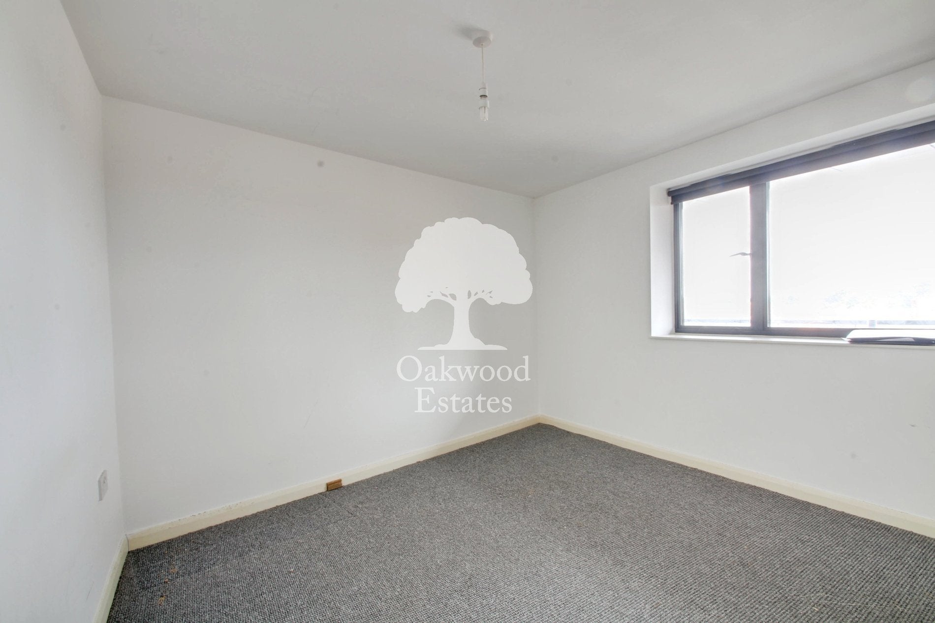 Flat Meadfield Road in Slough