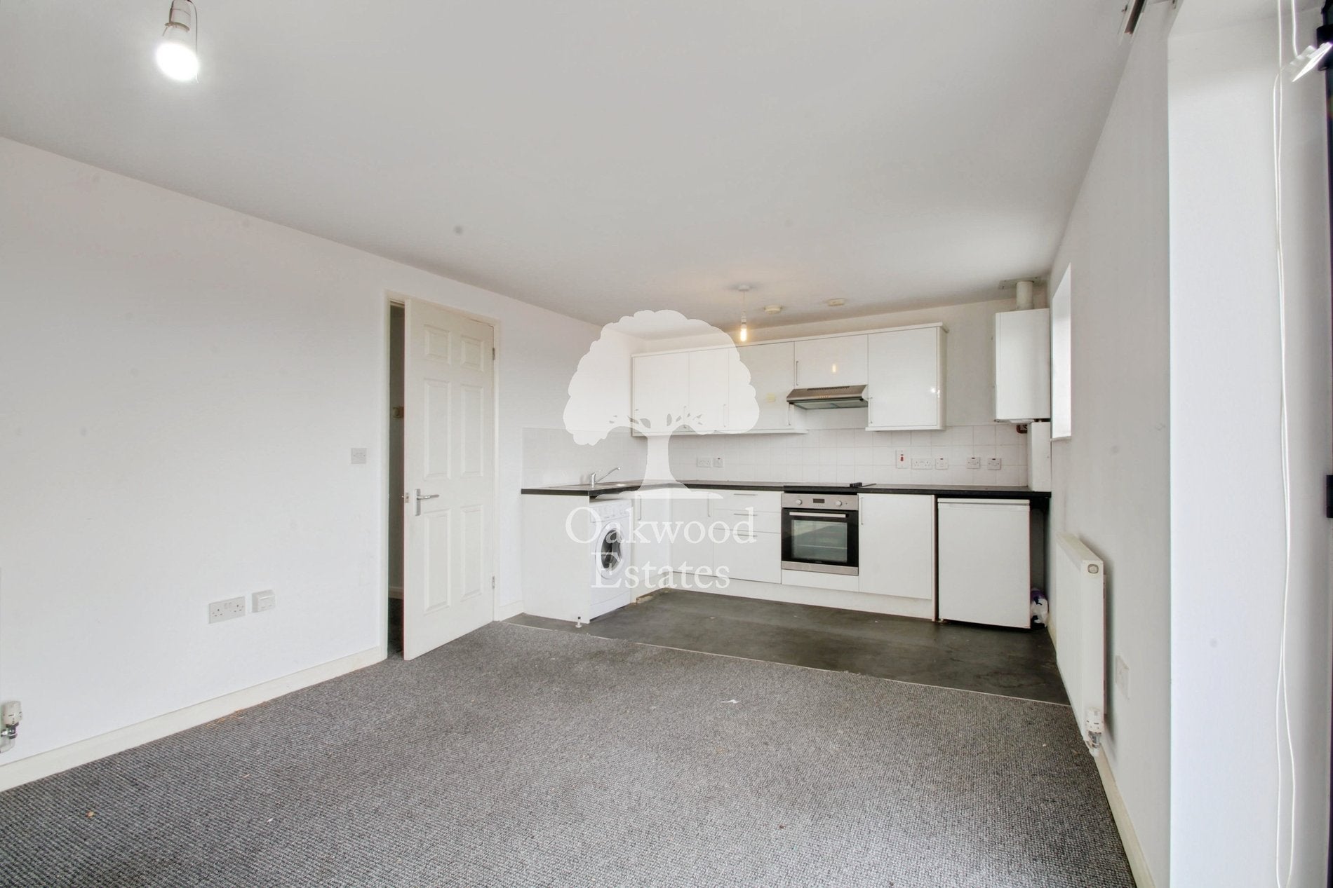 Flat Meadfield Road in Slough