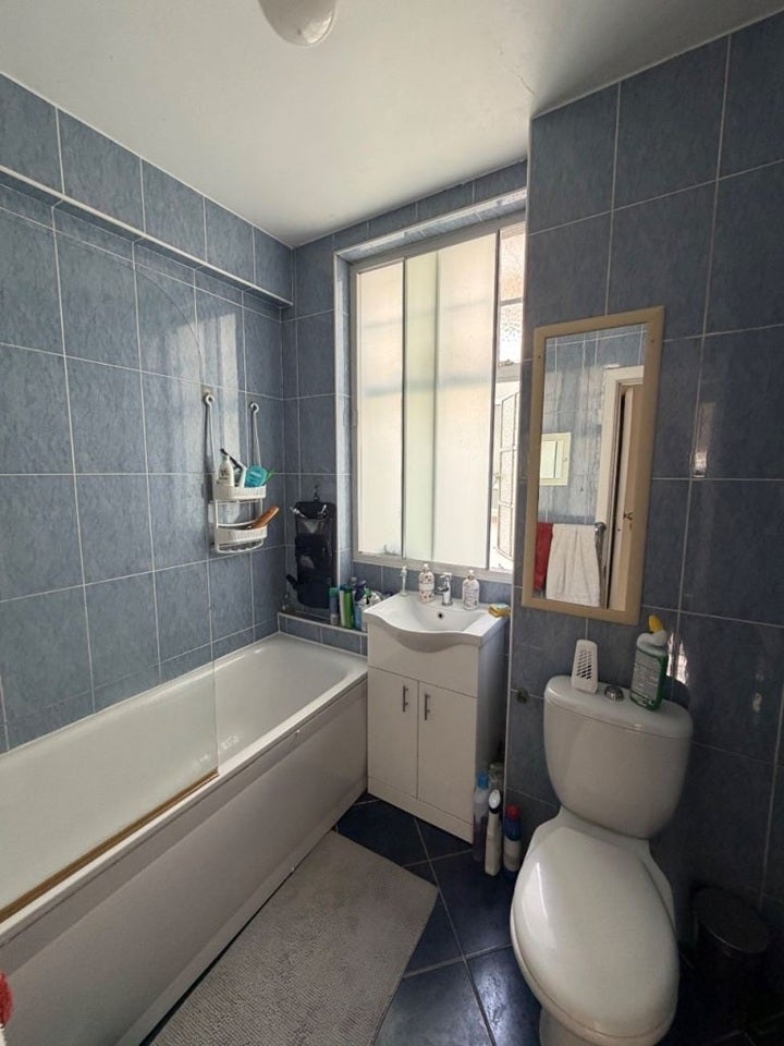 Room Queensway in City of Westminster