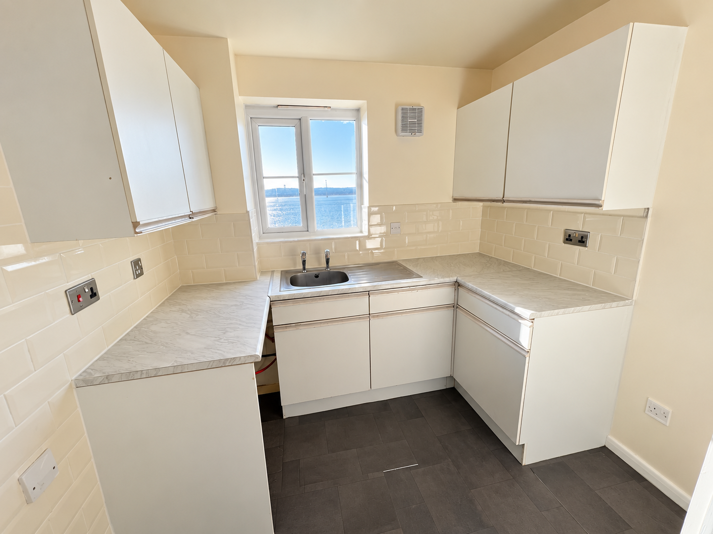 Flat Lewes Close in Grays