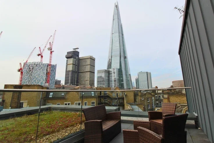 Flat Bermondsey Street in Greater London