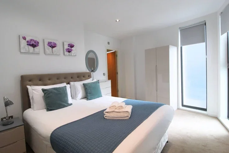 Flat Bermondsey Street in Greater London