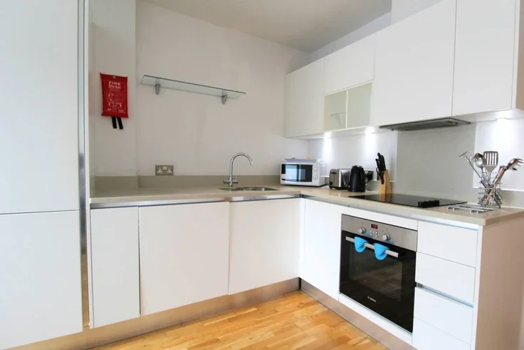 Flat Bermondsey Street in Greater London