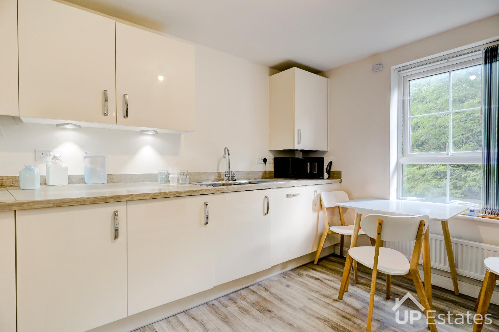 Flat Tawny Grove in Coventry