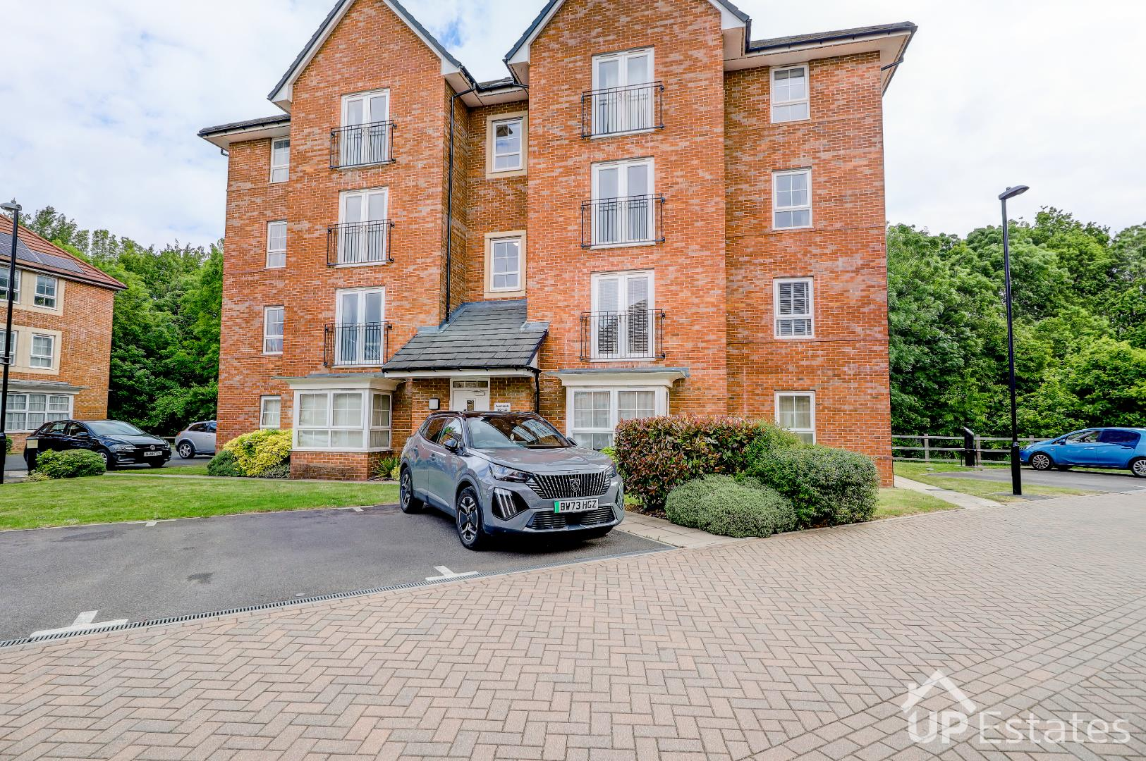 Flat Tawny Grove in Coventry