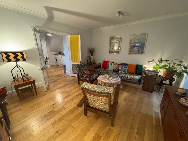 House De Beauvoir Crescent in Greater London