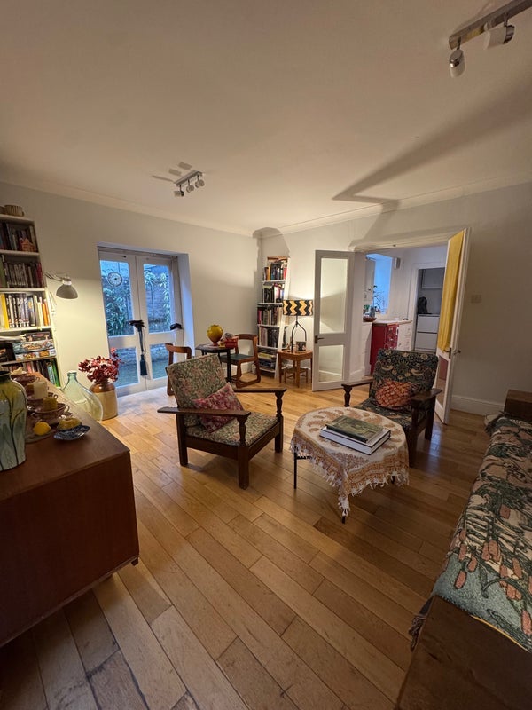House De Beauvoir Crescent in Greater London