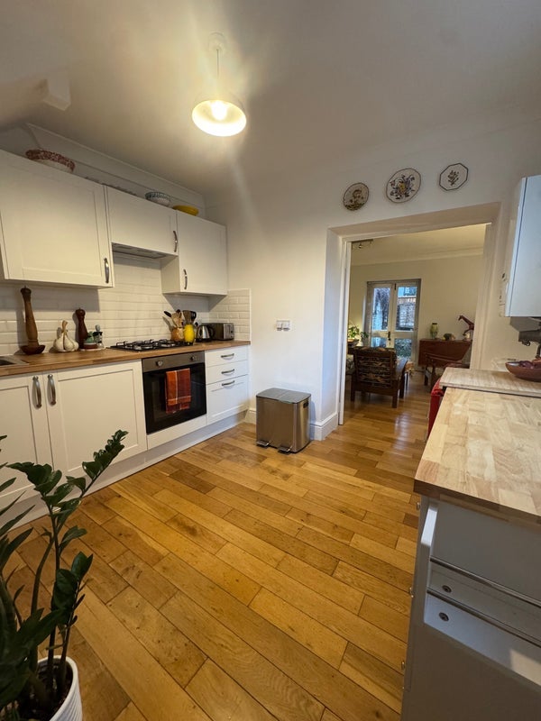 House De Beauvoir Crescent in Greater London