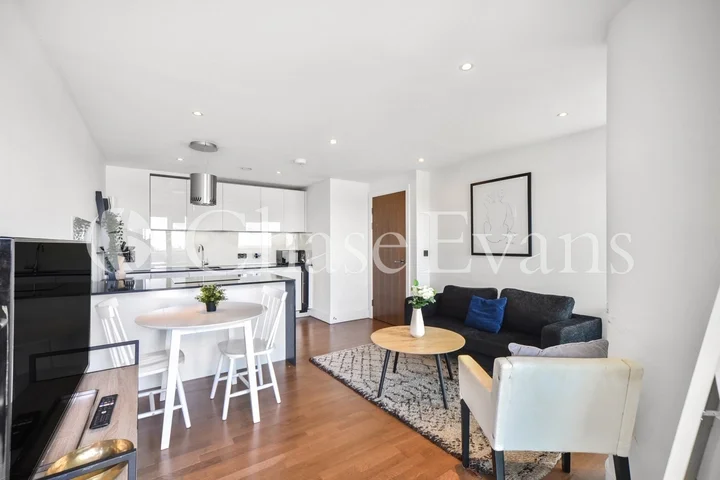 Flat Middlesex Street in Greater London