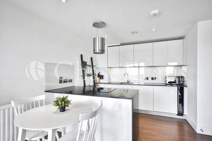 Flat Middlesex Street in Greater London