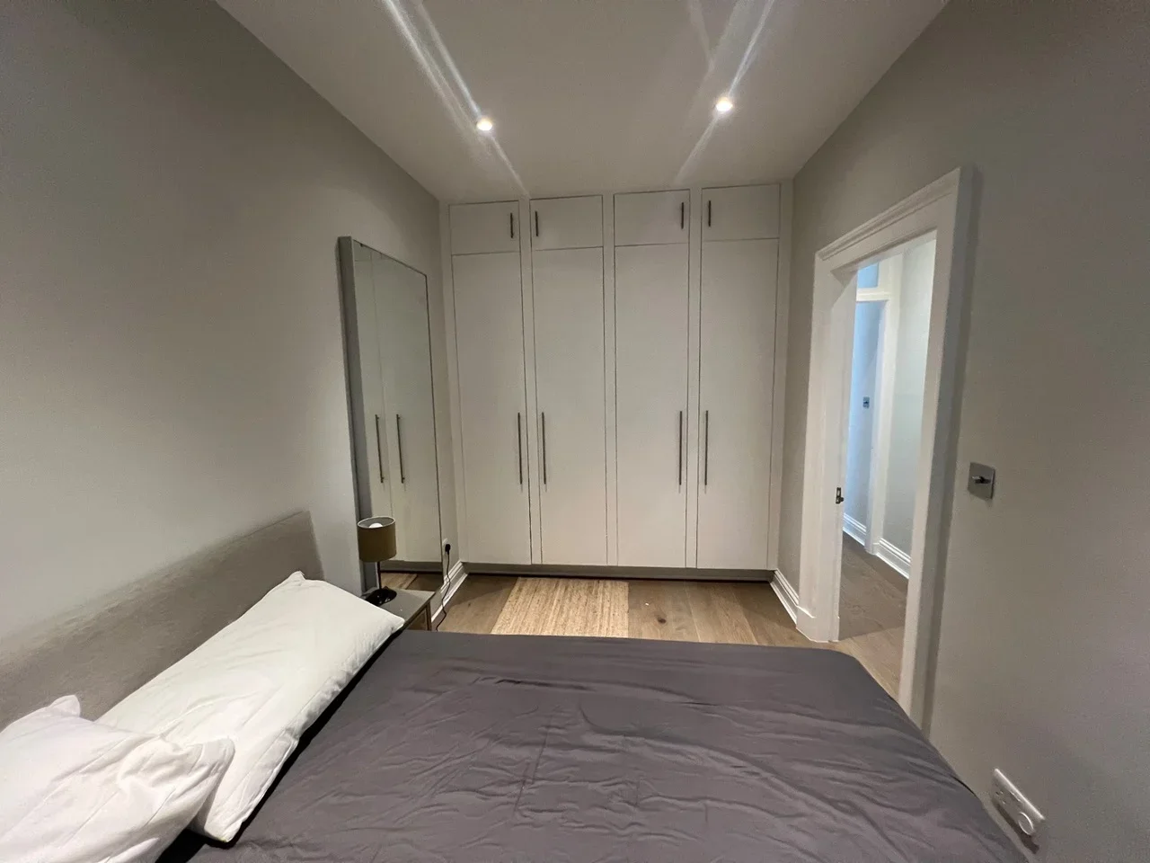 Flat Warwick Square in City of Westminster