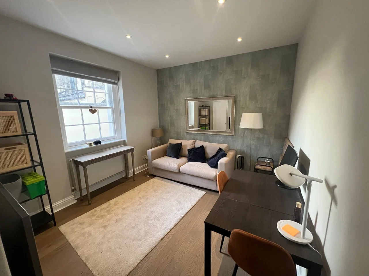 Flat Warwick Square in City of Westminster
