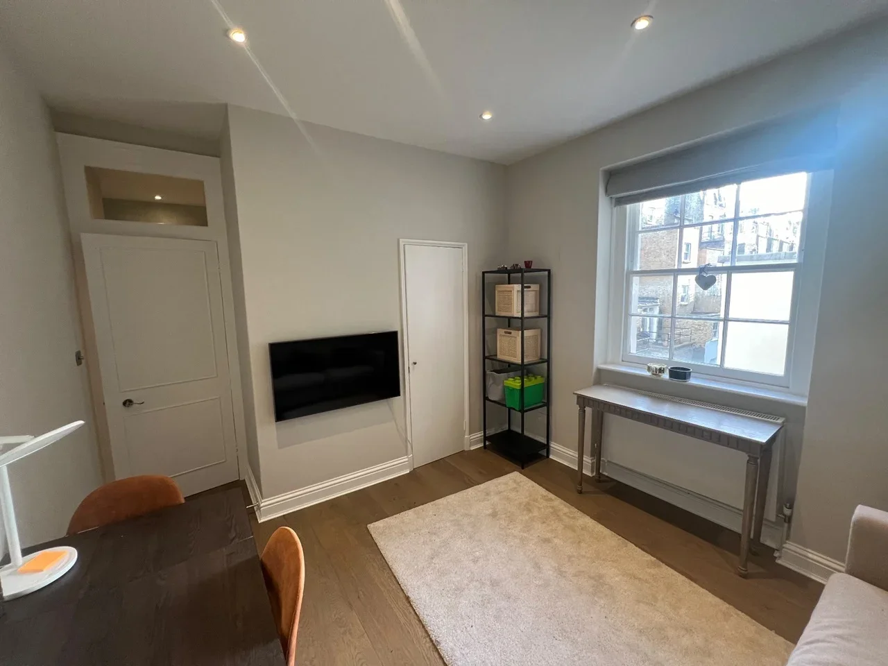 Flat Warwick Square in City of Westminster