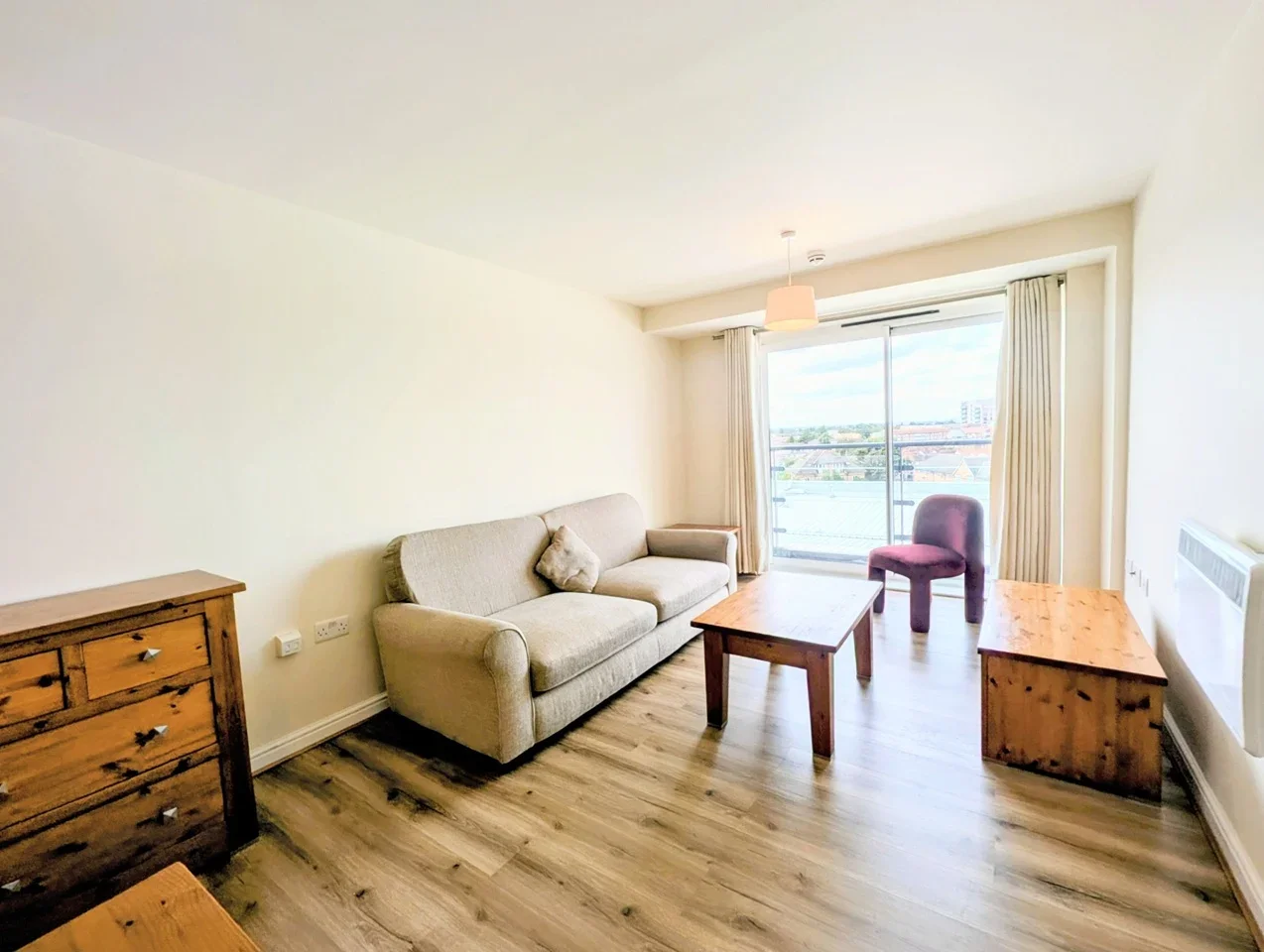 Flat Tilley Road in Greater London