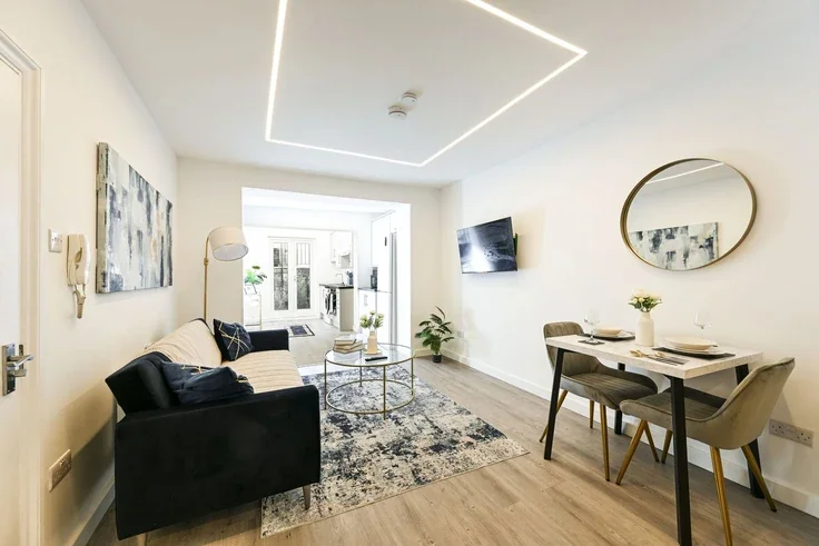 Flat Caledonian Road in Greater London
