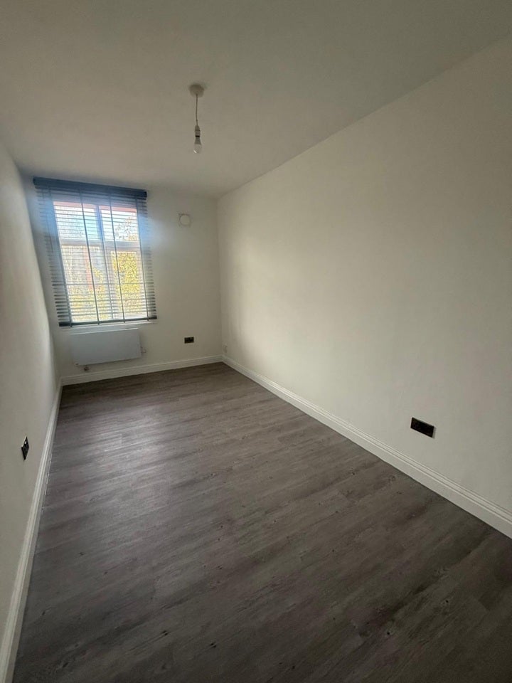 Flat Staines Road in Greater London