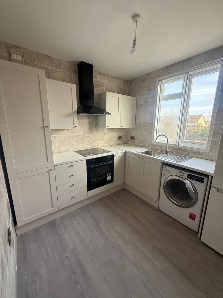 Flat Staines Road in Greater London