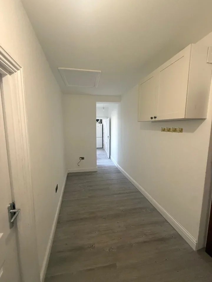 Flat Staines Road in Greater London
