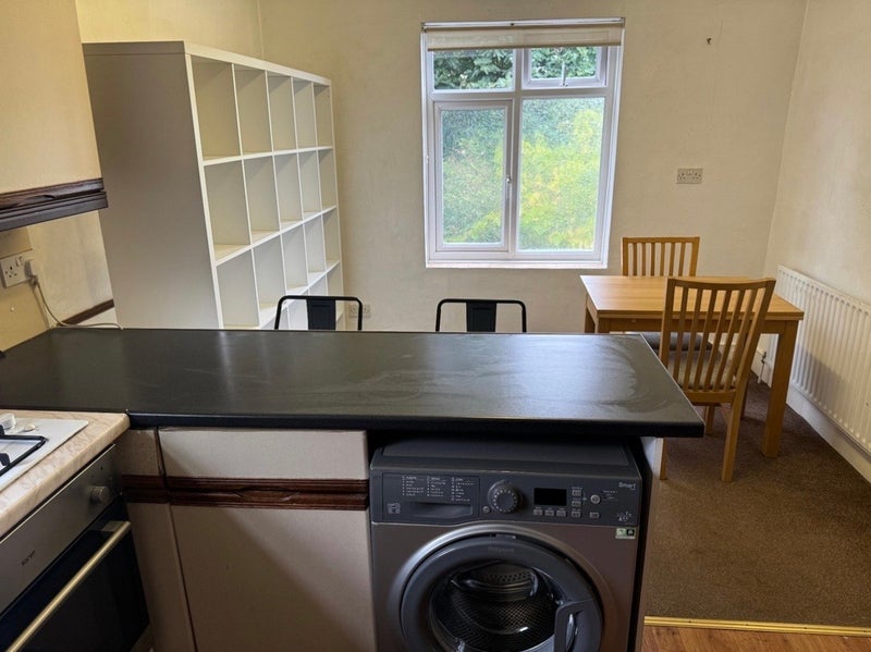Room Frobisher Road in Greater London