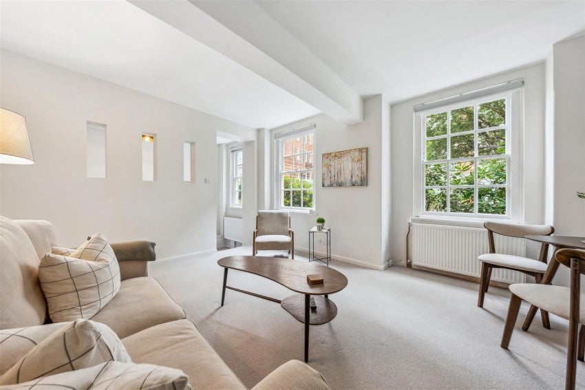 Flat Whitehead's Grove in Greater London