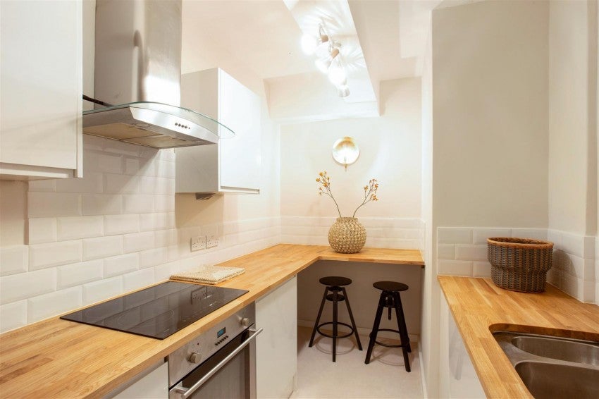 Flat Whitehead's Grove in Greater London