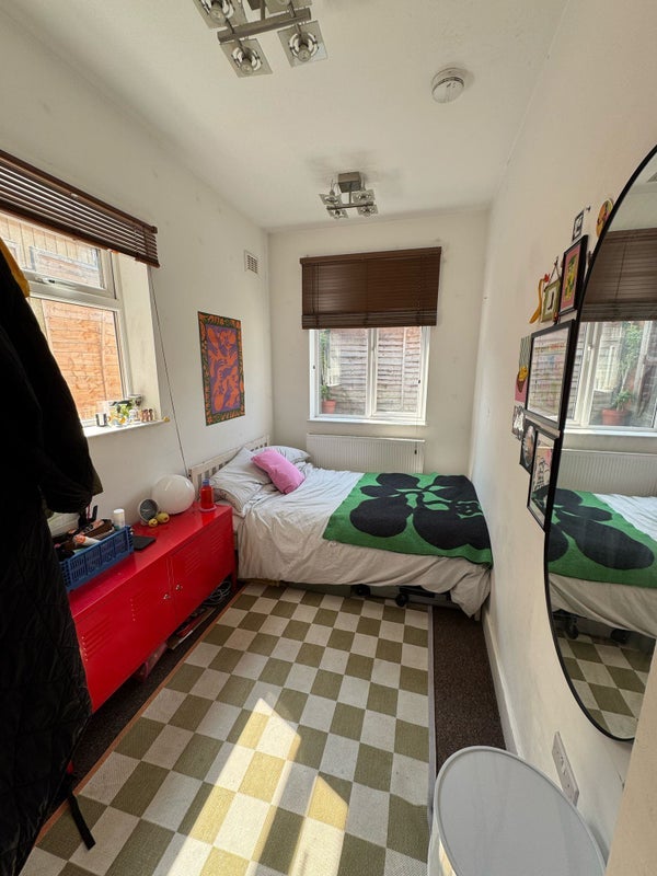 Flat Graham Road in Greater London