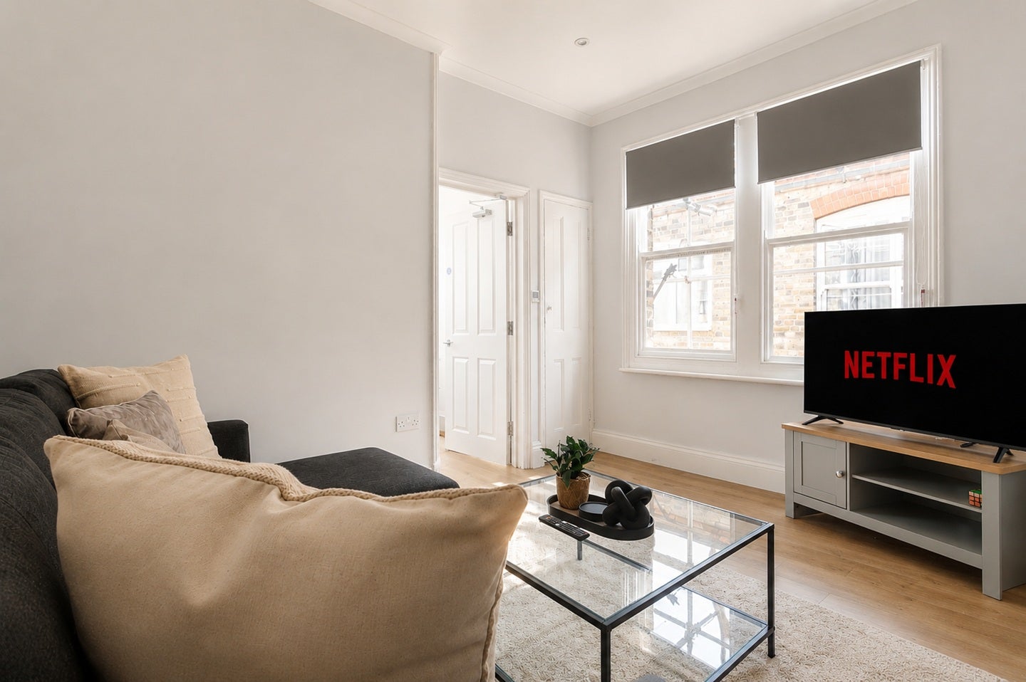 Flat Gladstone Avenue in Greater London