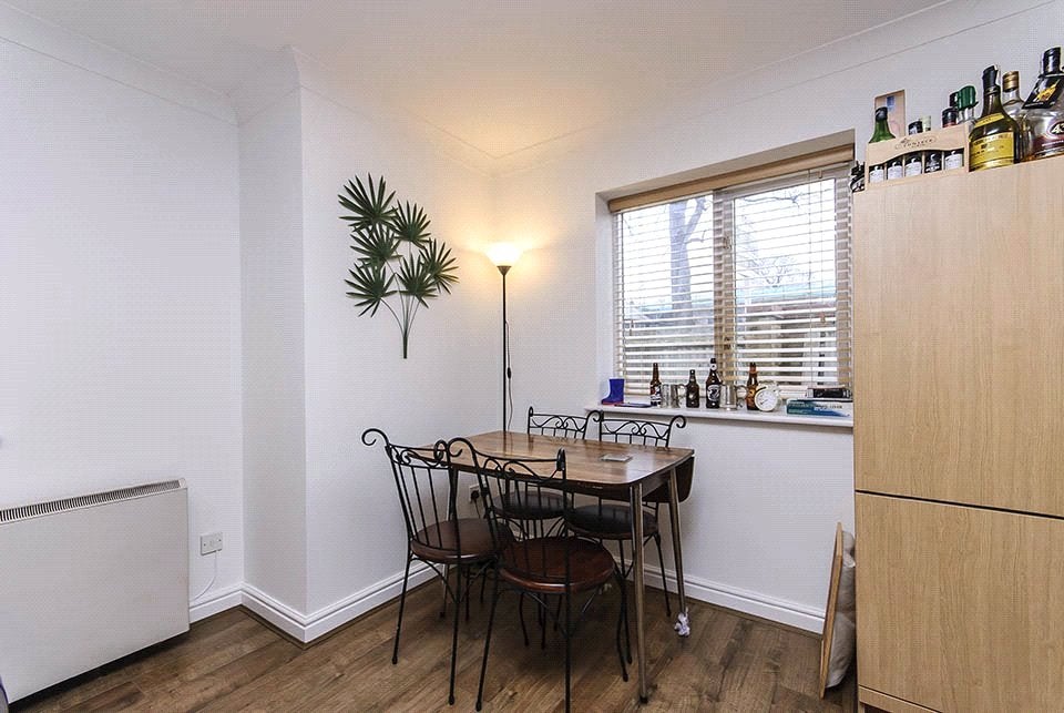 Flat Beaumont Road in Windsor
