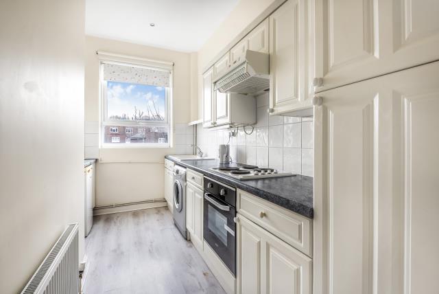 Flat Muswell Hill Road in Greater London