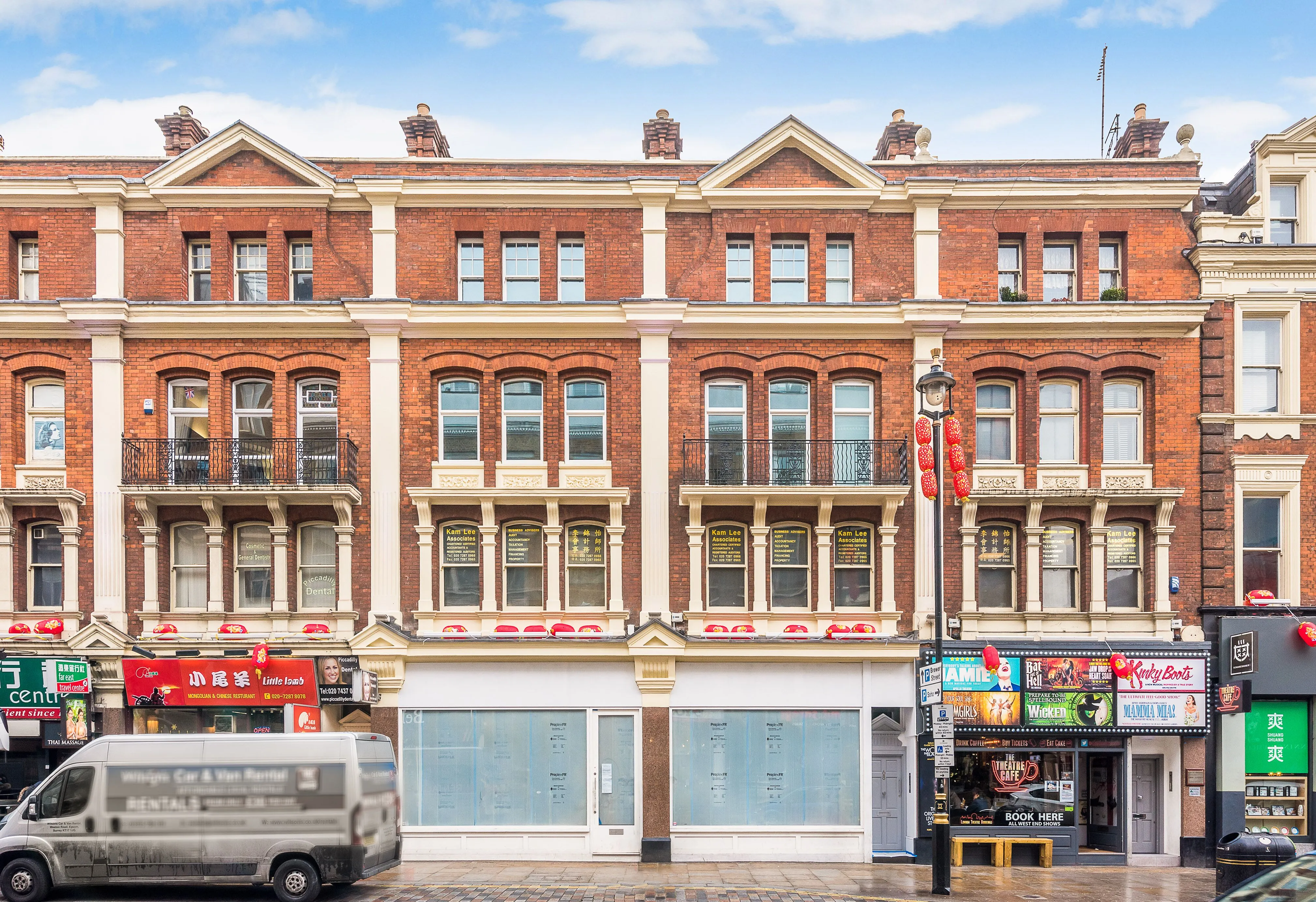 Flat Shaftesbury Avenue in City of Westminster