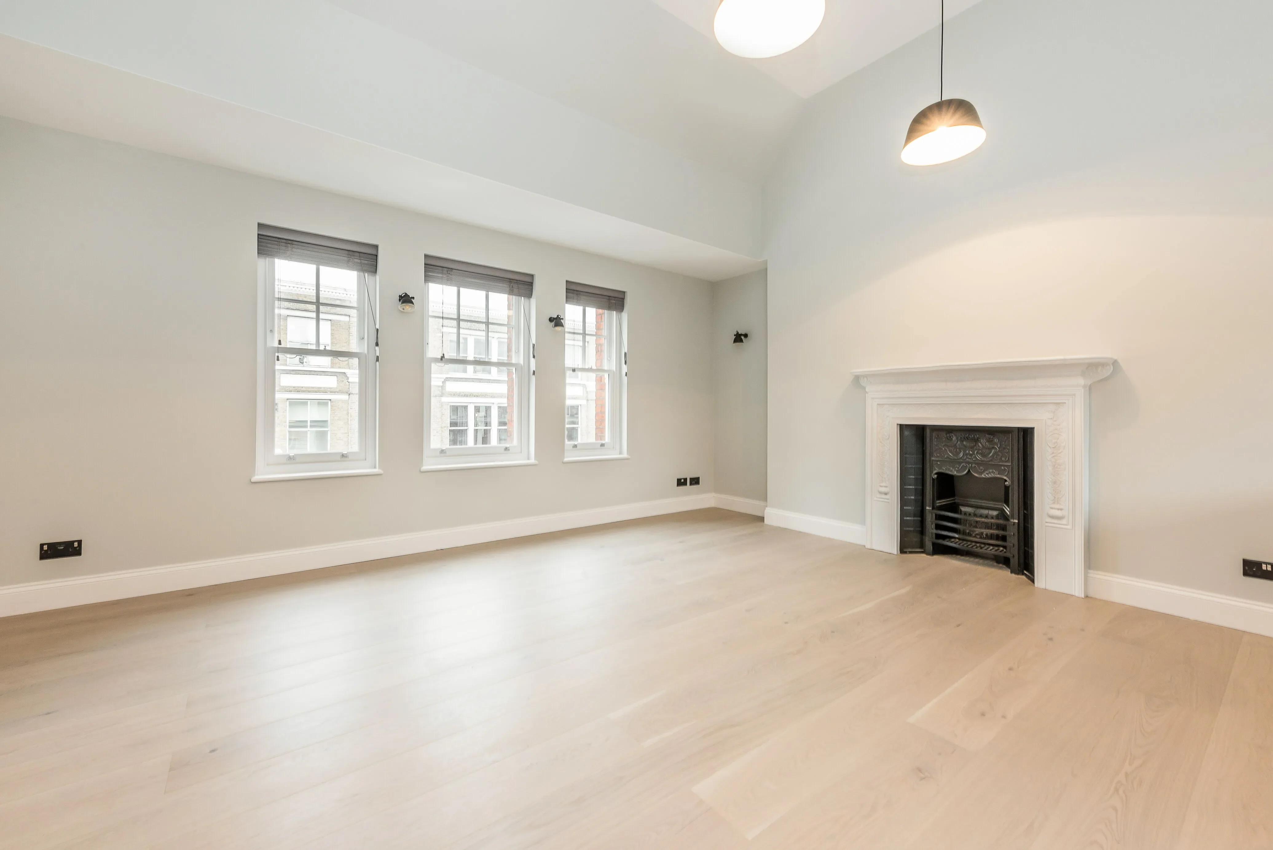 Flat Shaftesbury Avenue in City of Westminster