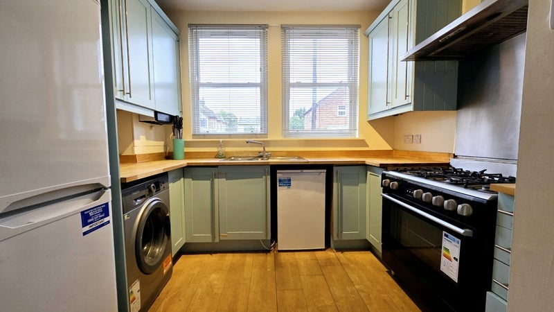 Room Moffat Road in Greater London
