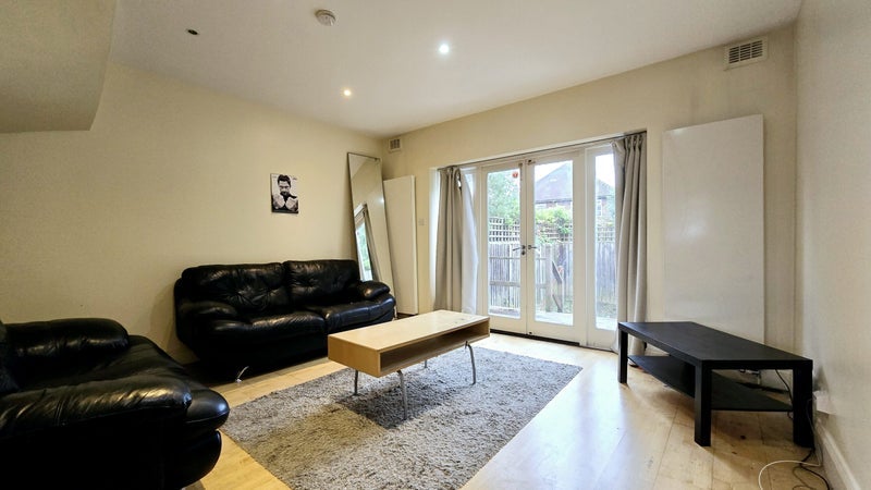 Room Moffat Road in Greater London