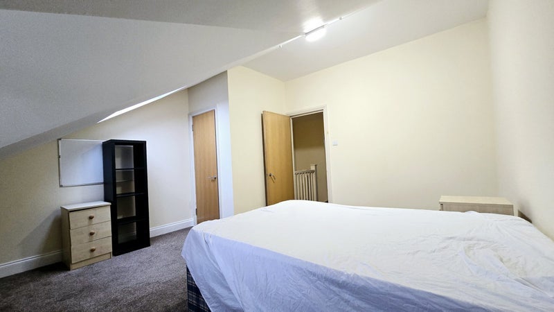 Room Moffat Road in Greater London