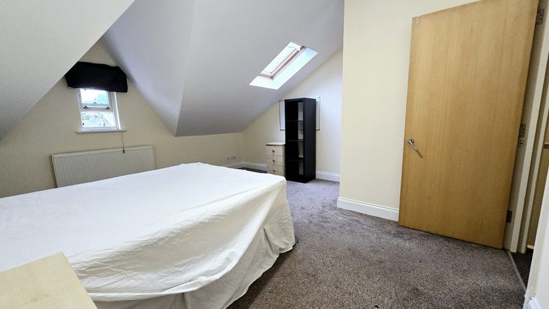Room Moffat Road in Greater London