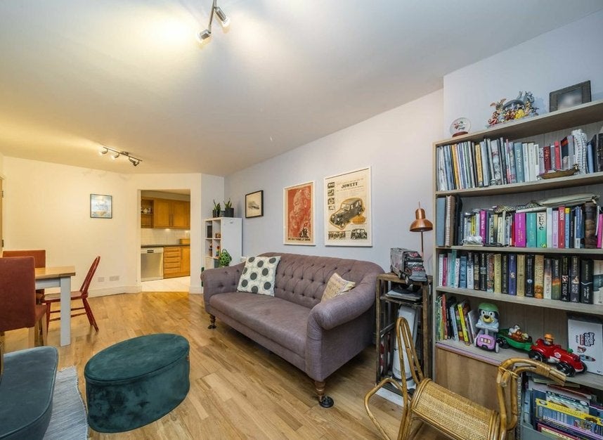 Flat Aldersgate Street in City of London