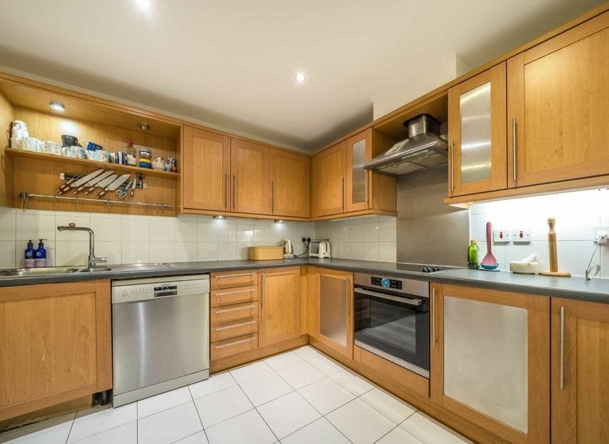 Flat Aldersgate Street in City of London