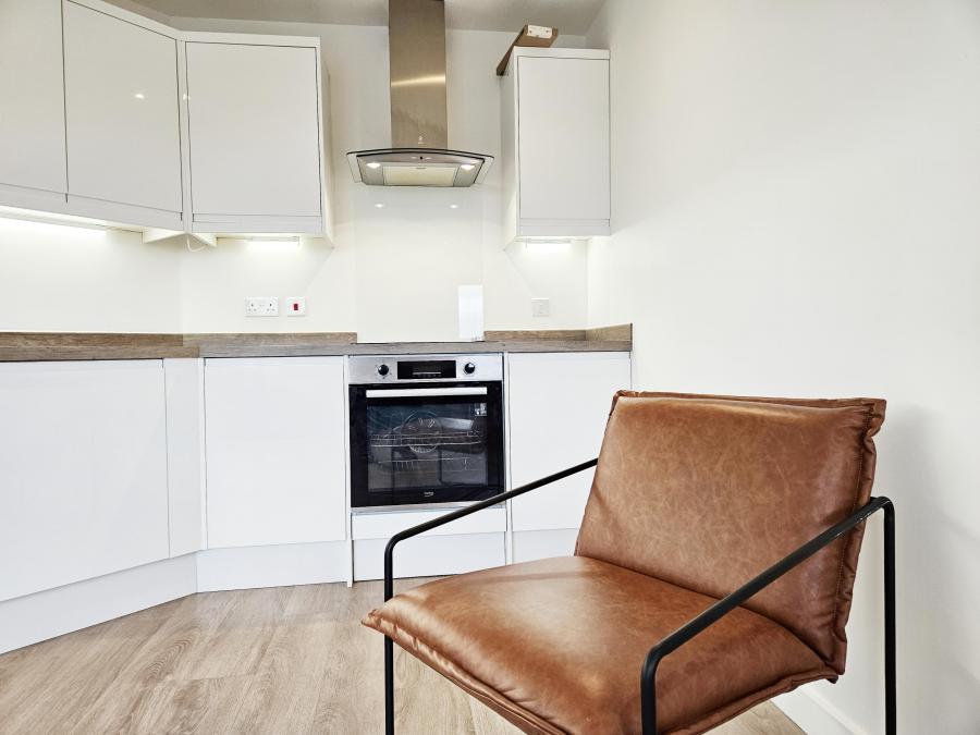 Flat Leacon Road in Ashford