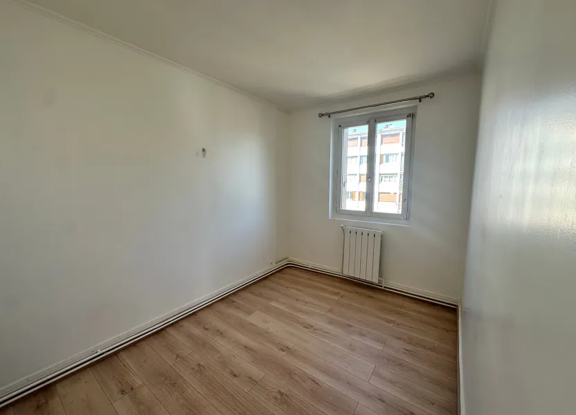 Flat Square Jean Mermoz in Le Blanc-Mesnil